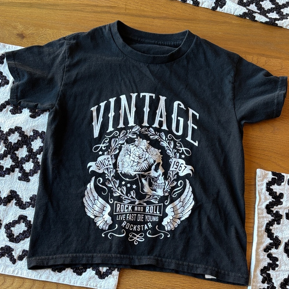 Full Tilt Black White Vintage Skull Rock Tee shirt juniors XS
